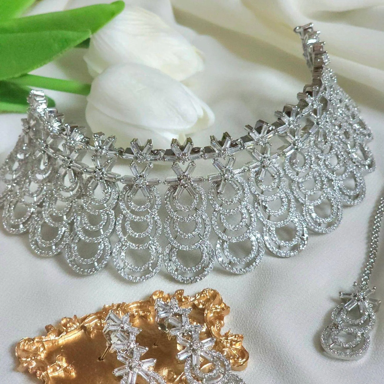 Elizah Silver Choker Necklace Set