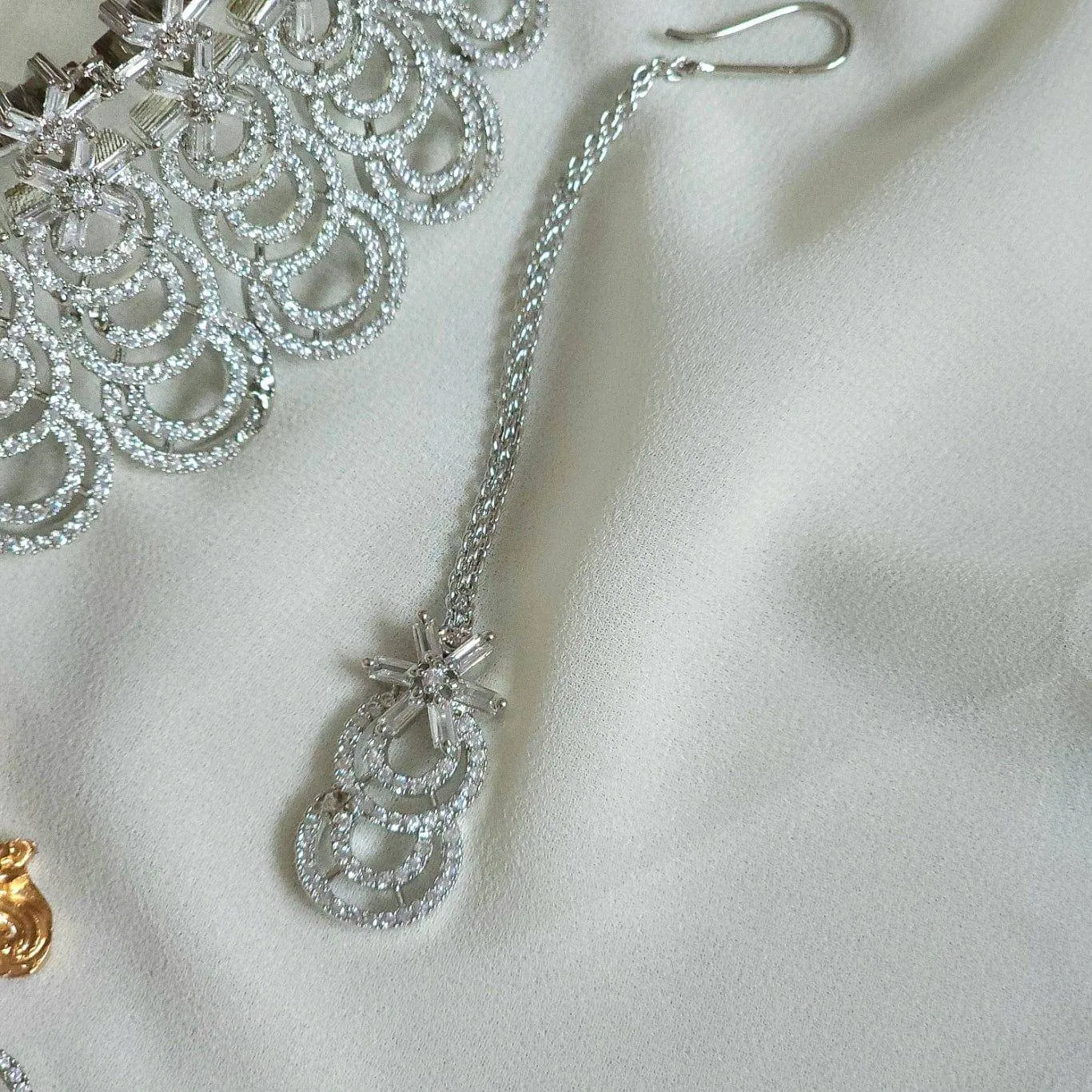 Elizah Silver Choker Necklace Set