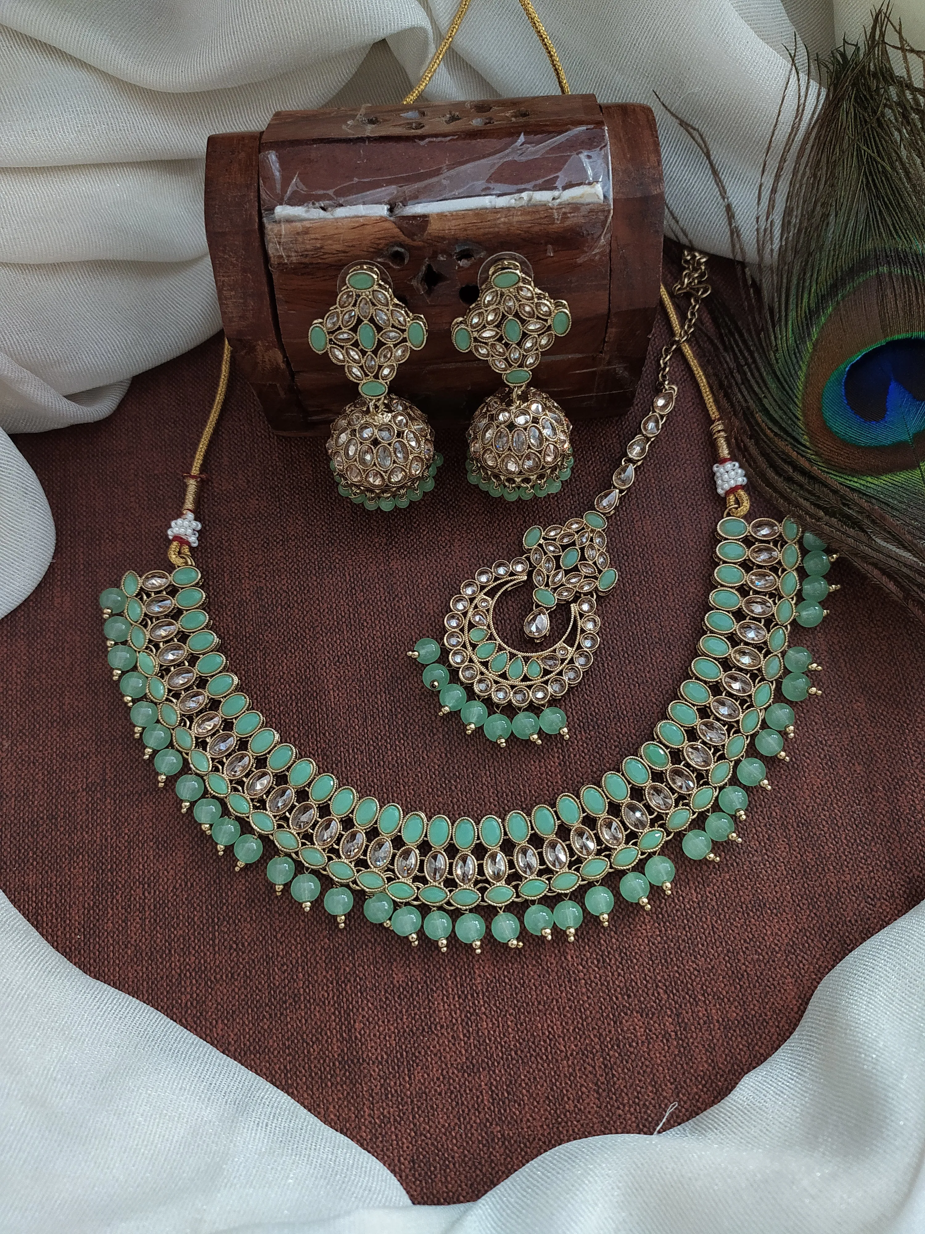 Eye Catching Elegant Mehandi Necklace Set With Dangling
