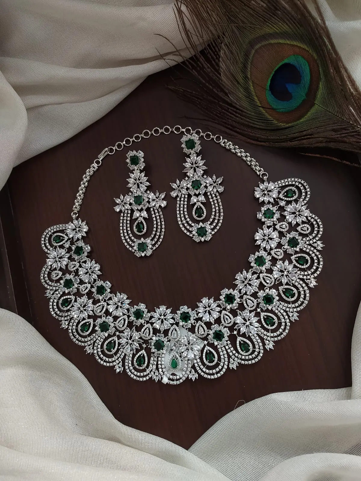 Pretty Design Zircon Necklace set for festive occasion