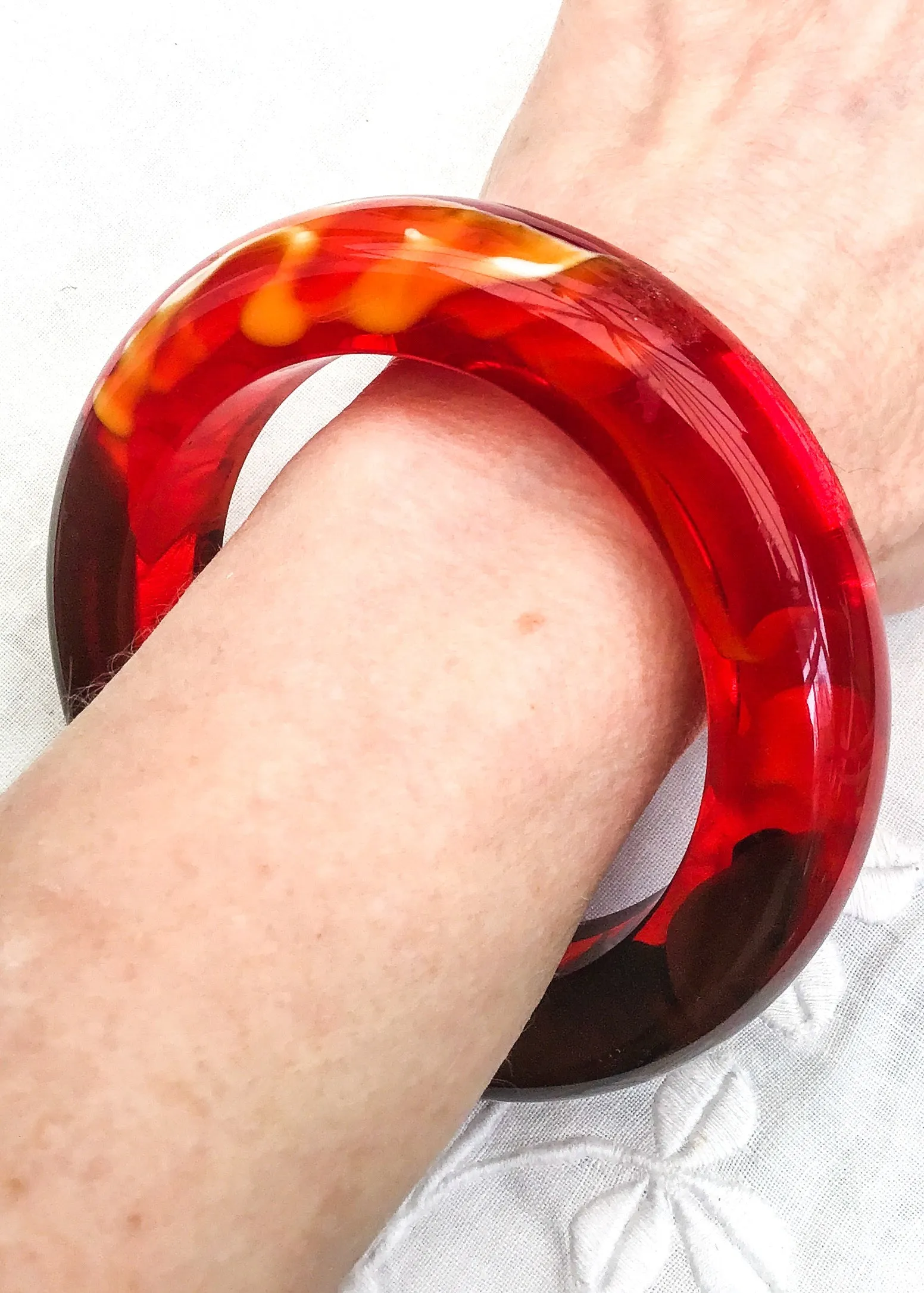 Retro Flame Red Swirly Resin Bangle