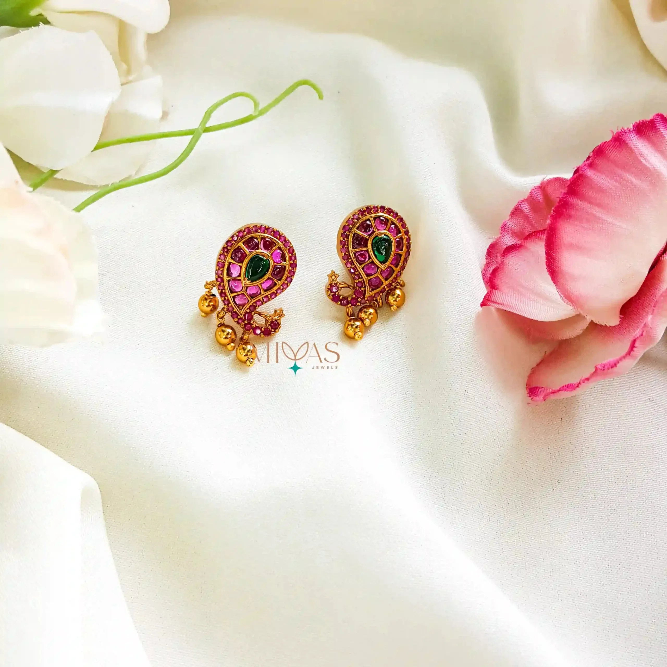 Striking Design Stone Earring