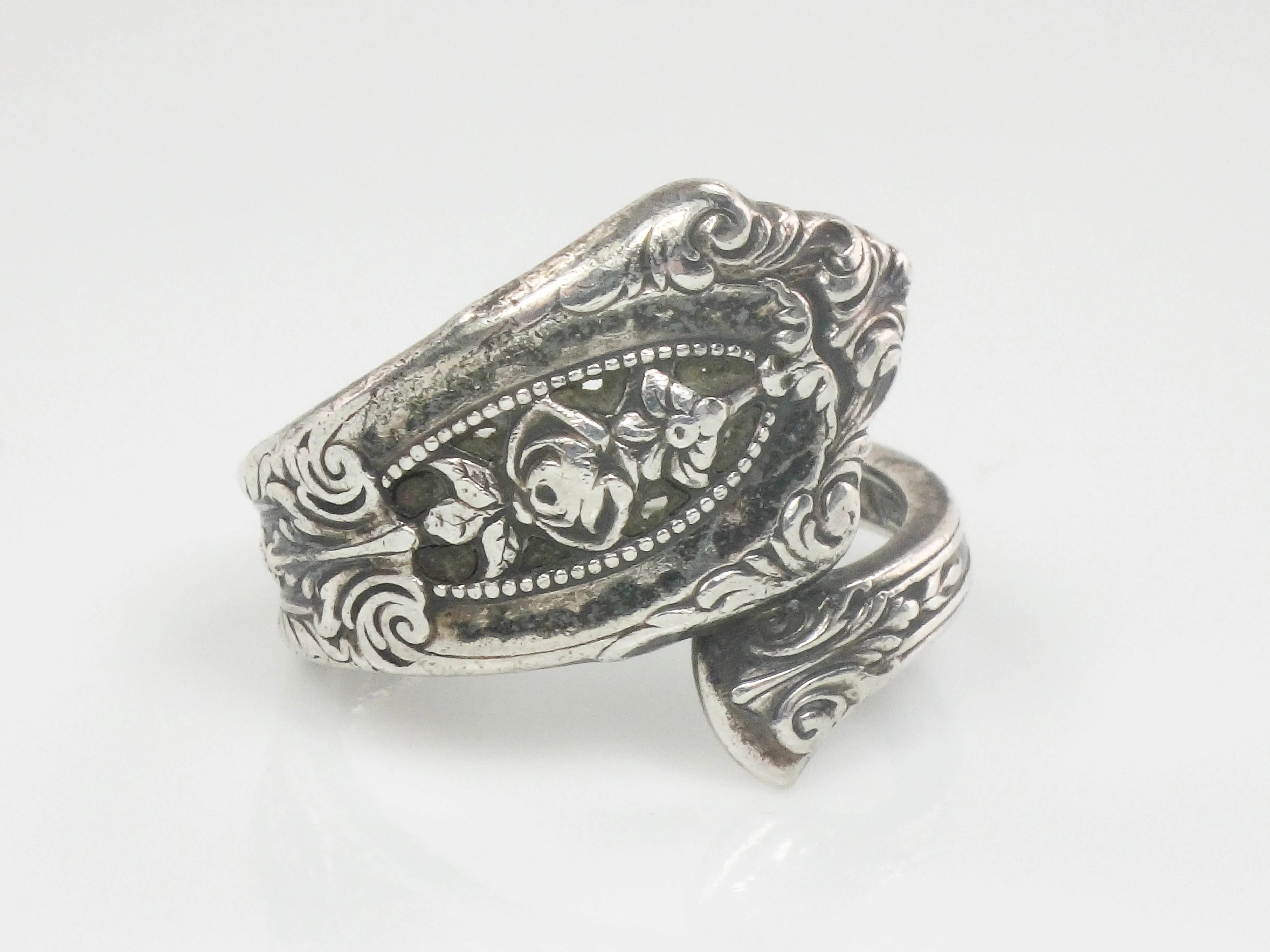 Vintage Wallace Rose Point Sterling Silver Spoon Ring with Floral Design